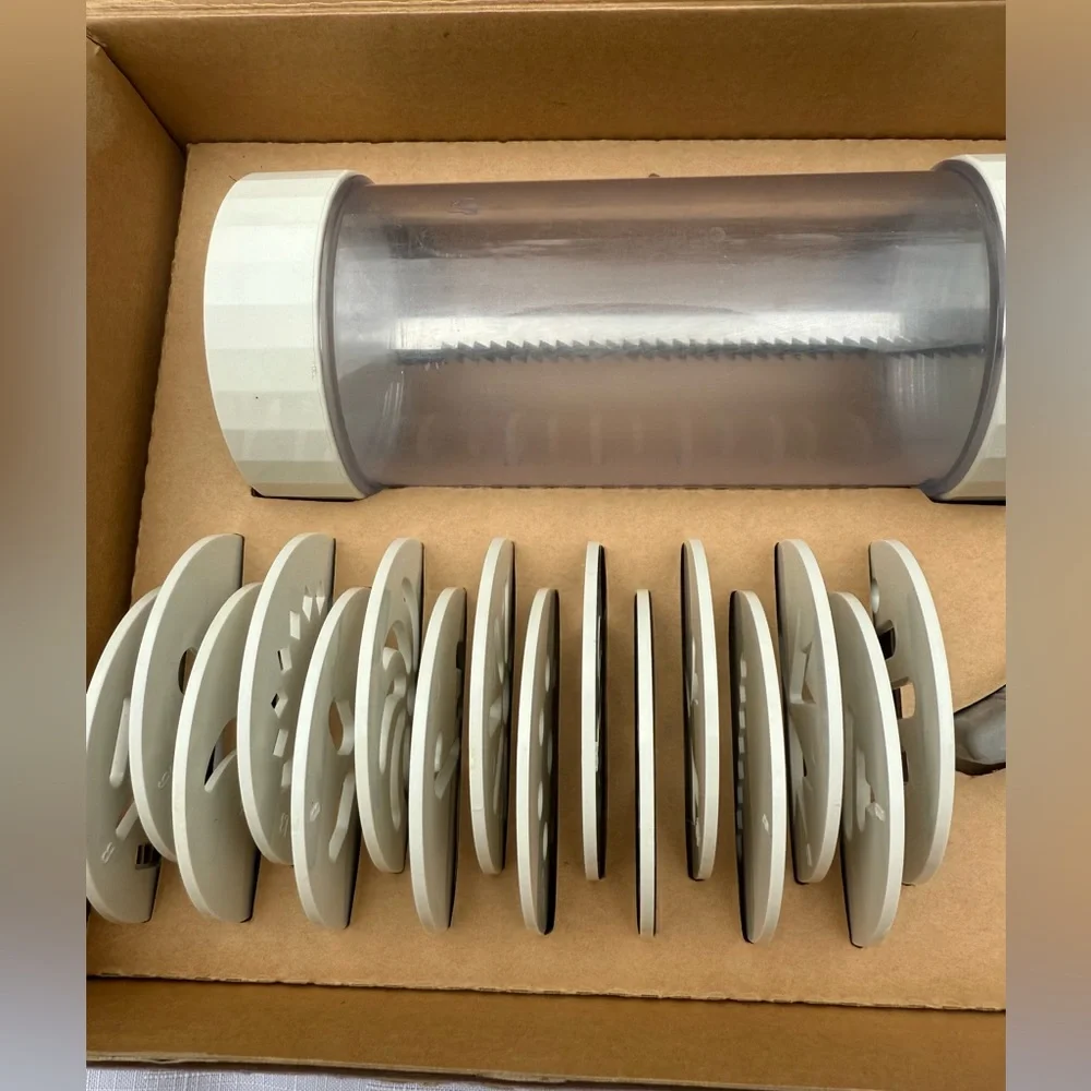 Pampered Chef Cookie Press with 16 disks in original box